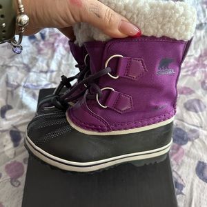 Girl SOREL winter boots